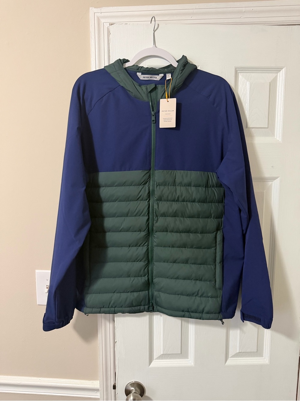 Peter Millar Two-Tone Hoodie Puffer Jacket in Navy & Forest Green